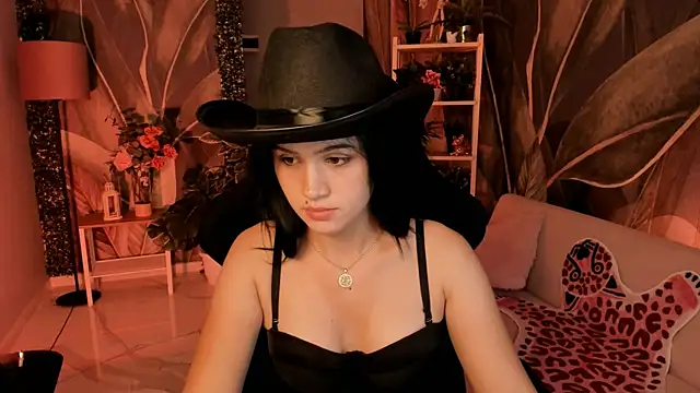 Snapshot of MonicaFarmer chatting on September 18, 8:23 pm MonicaFarmer online show from September 18, 8:23 pm