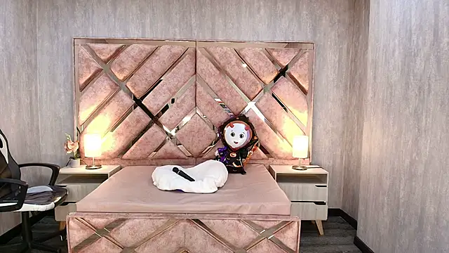 ANABELL BROWN online show from October 18, 7:38 pm