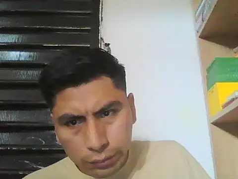 Snapshot of Migueles96 chatting on September 17, 3:03 pm Migueles96 online show from September 17, 3:03 pm