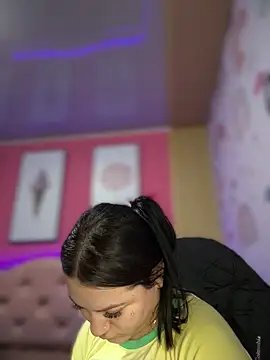 Snapshot of Megaan__More chatting on November 15, 2:37 am Megaan More online show from November 15, 2:37 am