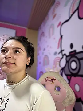 Snapshot of Megaan__More chatting on November 11, 1:55 am Megaan More online show from November 11, 1:55 am