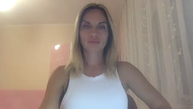 Snapshot of KarelliaStar chatting on September 15, 7:03 pm KarelliaStar online show from September 15, 7:03 pm