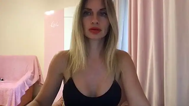 Snapshot of KarelliaStar chatting on June 27, 5:41 pm KarelliaStar online show from June 27, 5:41 pm