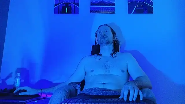 AlbinoAdonis online show from October 1, 8:35 pm