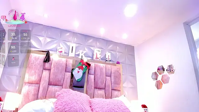 Charlotte Landry   online show from December 4, 4:28 pm