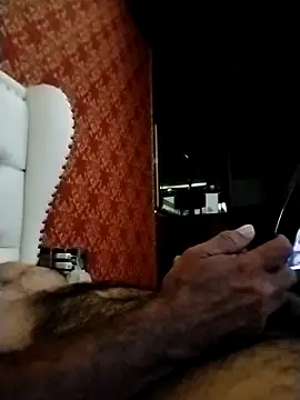 Snapshot of Deyvid184 chatting on March 15, 5:58 am Deyvid184 online show from March 15, 5:58 am