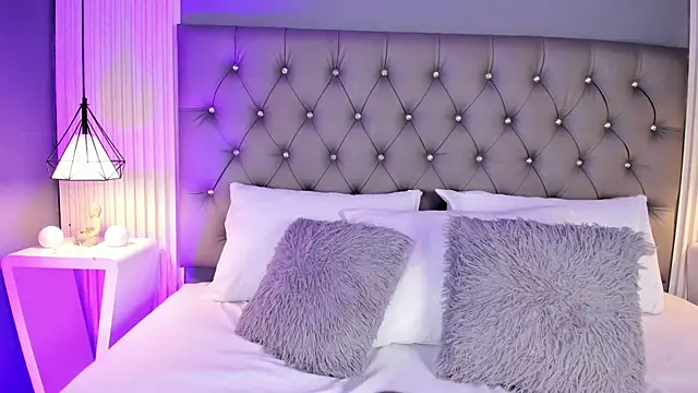 LunaBloomn online show from March 20, 5:03 pm