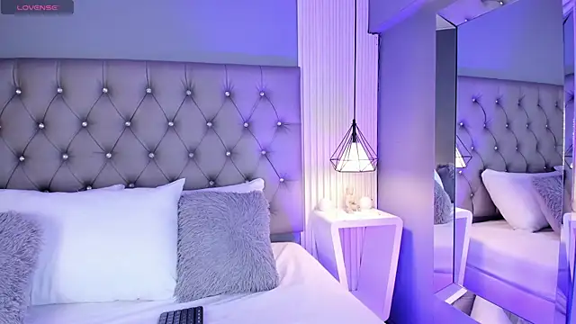 LunaBloomn online show from January 8, 5:08 pm