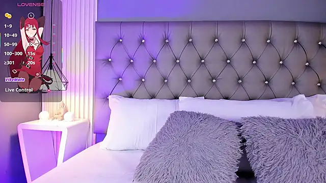 LunaBloomn online show from March 27, 5:03 pm