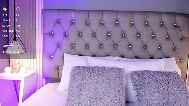 LunaBloomn online show from March 12, 5:06 pm