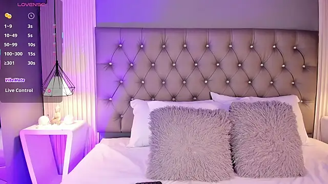 LunaBloomn online show from March 13, 5:07 pm