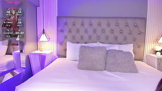 LunaBloomn online show from December 18, 5:06 pm