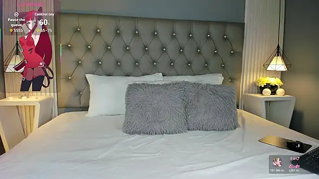 LunaBloomn online show from November 15, 5:06 pm