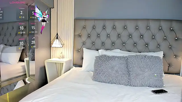 LunaBloomn online show from November 10, 5:07 pm