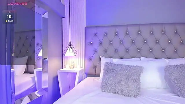 LunaBloomn online show from January 7, 5:07 pm