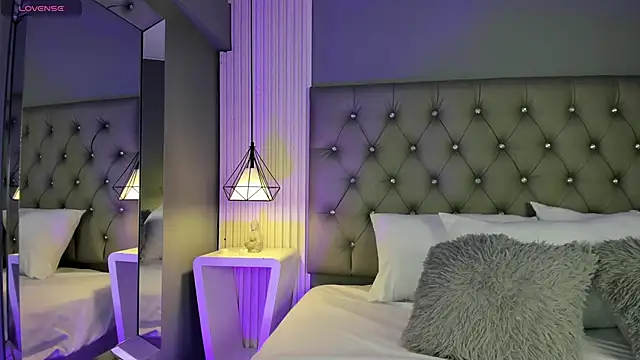 LunaBloomn online show from January 13, 5:06 pm