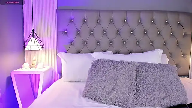 LunaBloomn online show from March 11, 5:07 pm