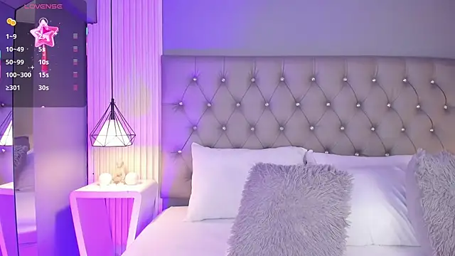 LunaBloomn online show from February 25, 5:02 pm