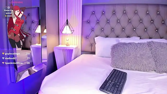 LunaBloomn online show from November 21, 5:12 pm