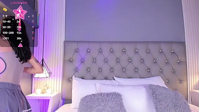 LunaBloomn online show from February 24, 5:03 pm