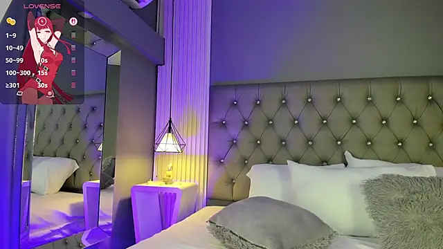 LunaBloomn online show from November 20, 5:57 pm