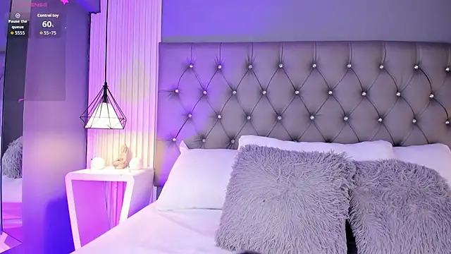 LunaBloomn online show from February 12, 5:02 pm