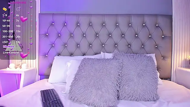 LunaBloomn online show from April 11, 5:05 pm