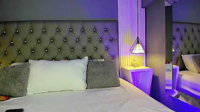 LunaBloomn online show from December 5, 4:49 pm