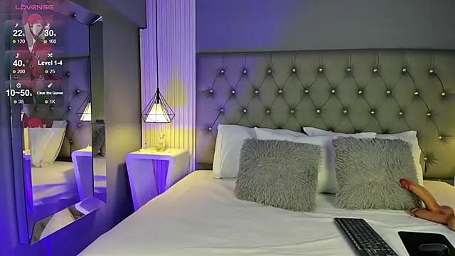 LunaBloomn online show from November 29, 5:13 pm