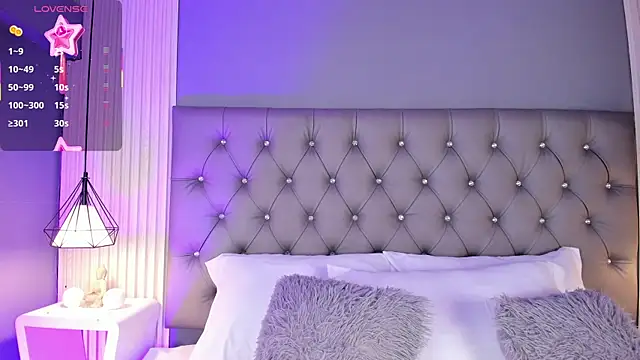 LunaBloomn online show from February 21, 5:04 pm