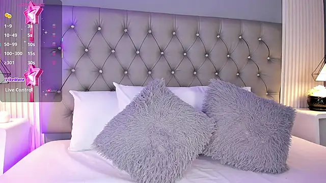 LunaBloomn online show from March 18, 5:03 pm