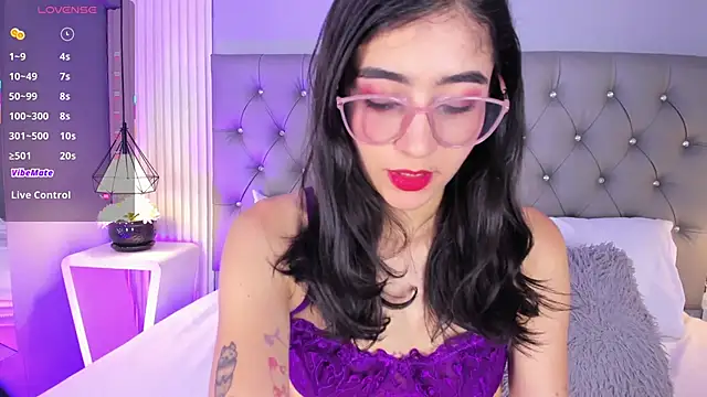 Snapshot of LunaBloomn chatting on May 25, 5:11 pm LunaBloomn online show from May 25, 5:11 pm