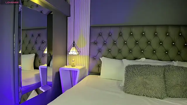 LunaBloomn online show from November 24, 5:02 pm