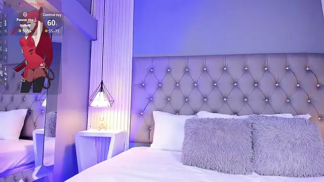 LunaBloomn online show from November 18, 5:05 pm