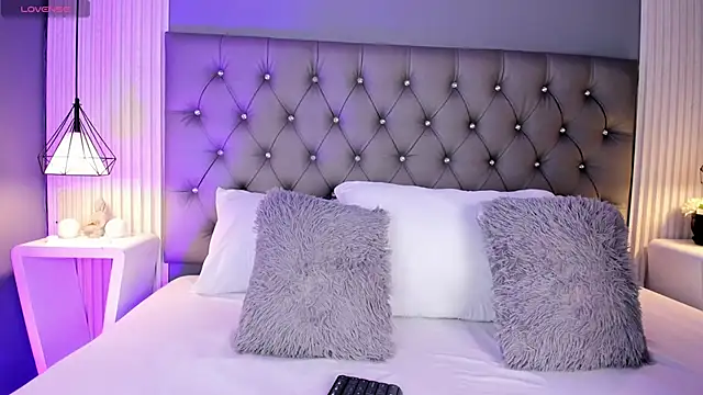 LunaBloomn online show from January 17, 5:05 pm