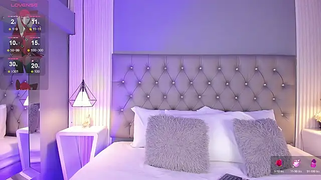 LunaBloomn online show from December 15, 5:08 pm