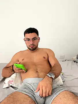 Snapshot of SantiGxxx33 chatting on November 12, 4:33 pm SantiGxxx33 online show from November 12, 4:33 pm