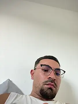 Snapshot of SantiGxxx33 chatting on October 20, 9:37 pm SantiGxxx33 online show from October 20, 9:37 pm