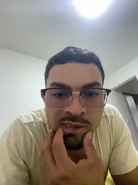 Snapshot of SantiGxxx33 chatting on October 9, 1:17 am SantiGxxx33 online show from October 9, 1:17 am