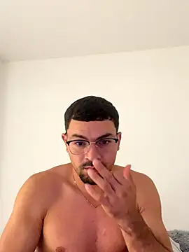 Snapshot of SantiGxxx33 chatting on October 23, 2:16 pm SantiGxxx33 online show from October 23, 2:16 pm