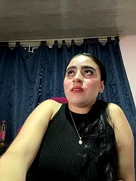 Snapshot of Elha_20 chatting on October 4, 2:13 am Elha 20 online show from October 4, 2:13 am