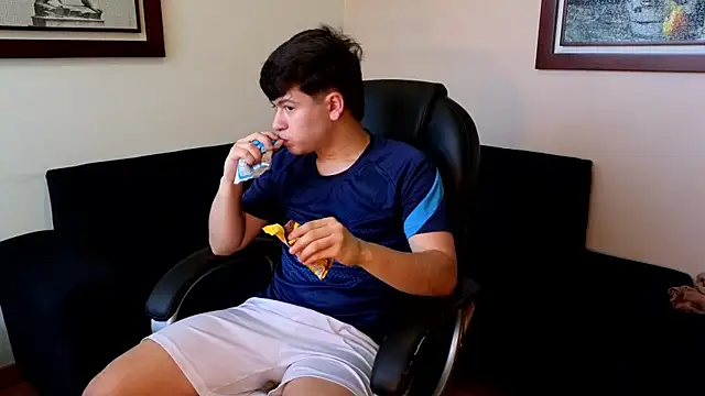 tightncuteass online show from April 6, 9:38 pm