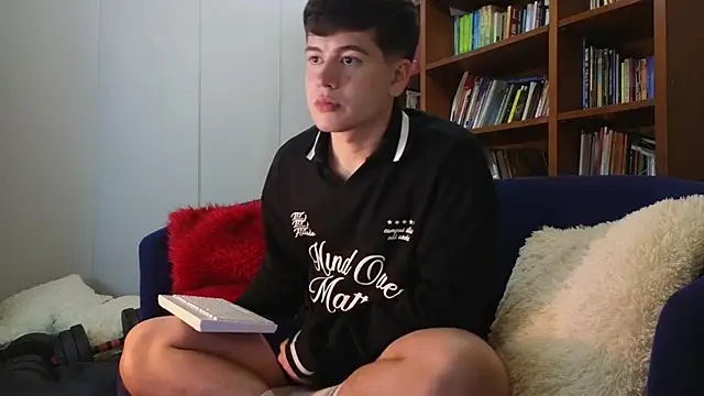 tightncuteass online show from April 15, 12:49 am