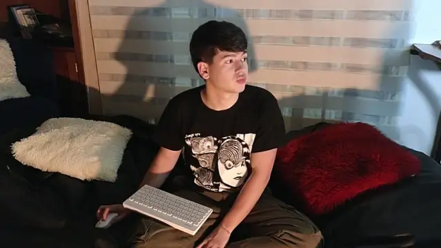 tightncuteass online show from March 19, 12:54 am