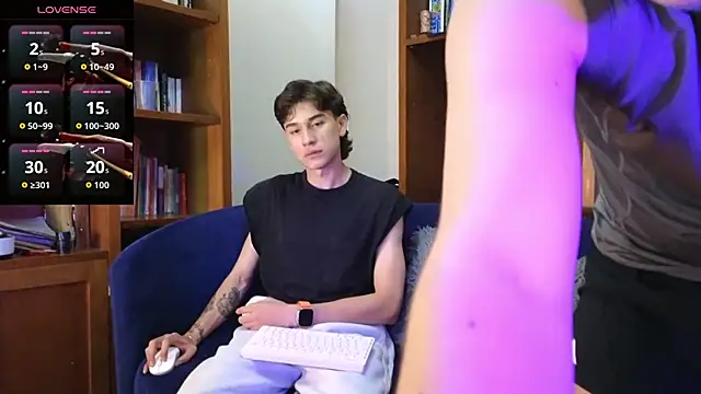 tightncuteass online show from May 28, 11:43 pm