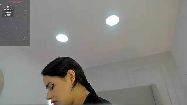 Snapshot of Dream_nena chatting on October 2, 3:54 am Dream nena online show from October 2, 3:54 am