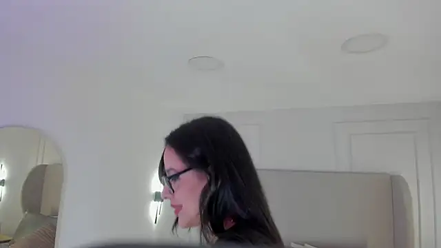 Snapshot of Dream_nena chatting on October 3, 4:03 am Dream nena online show from October 3, 4:03 am