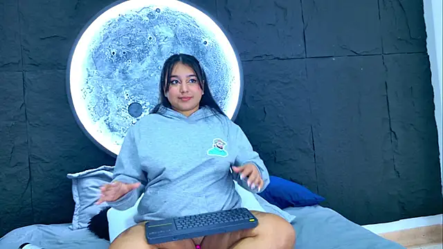 IvannaaVega online show from April 2, 5:03 am