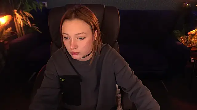 FoxyMayy online show from November 6, 1:59 pm