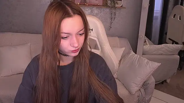 FoxyMayy online show from December 5, 6:12 am